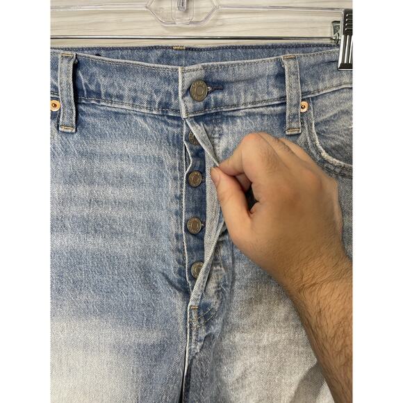 GAP Shorts Womens 16 33 Light Wash High Rise Cheeky Midi Button Fly Distressed - Picture 2 of 11